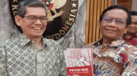 Mahfud MD : Hak Rakyat untuk Makzulkan Jokowi Mahfud MD : Hak Rakyat untuk Makzulkan Jokowi