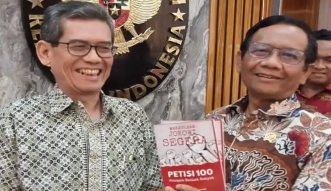 Mahfud MD : Hak Rakyat untuk Makzulkan Jokowi Mahfud MD : Hak Rakyat untuk Makzulkan Jokowi
