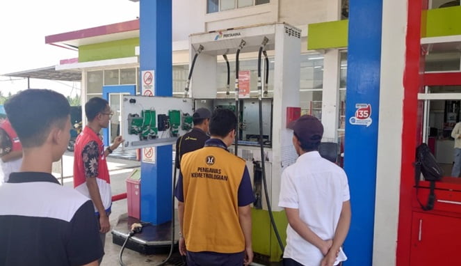 Pengawasan SPBU oleh Metrologi Legal Disperindag Takalar  Pengawasan SPBU oleh Metrologi Legal Disperindag Takalar