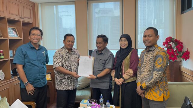 Pj Bupati Jeneponto Kunker ke Menteri Koperasi, Junaedi Bakri : Tahun Ini, Masyarakat Desa Beroanging Nikmati Pasar Baru