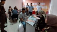 Polres Jeneponto Limpahkan Dua Tersangka Korupsi Setda Jeneponto TA. 2022 Ke Kejari Jeneponto