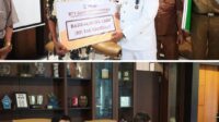 Pj Bupati Junaedi Serahkan Bantuan Kepada Warga Terdampak Runtuhnya Menara Telkom Kominfo Jeneponto