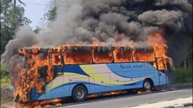 Bus Blue Star Pariwisata Terbakar di JLS Salatiga, Kerugian Capai Ratusan Juta