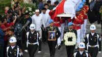 Menko Polhukam Hadi Tjahjanto Menjadi Inspektur Upacara Pemakaman Jenazah Wapres Ke-9 Hamzah Haz
