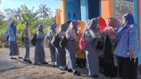 SMK Negeri 3 Jeneponto, Budayakan Siswa Cium Tangan Guru & Sedekah Seribu Sehari