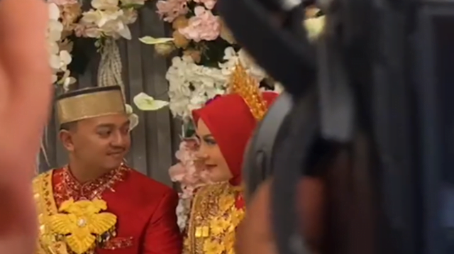 Akad Nikah Dwi Affor dengan Iptu Bhakti Heriawan (Foto Tangkapan Layar Video Instagram Dwi Affor) Dwi Affor dan Iptu Bhakti Heriawan Resmi Mengikat Janji Suci