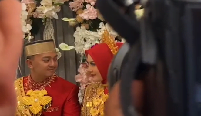 Akad Nikah Dwi Affor dengan Iptu Bhakti Heriawan (Foto Tangkapan Layar Video Instagram Dwi Affor) Dwi Affor dan Iptu Bhakti Heriawan Resmi Mengikat Janji Suci