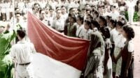 Sosok 3 Tokoh Pengibar Bendera Merah Putih Pertama Kali, Diantaranya Pakai Jilbab