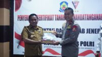 Pemda Jeneponto Serahkan Sertifikat Tanah Untuk Pembangunan Mako Brimob