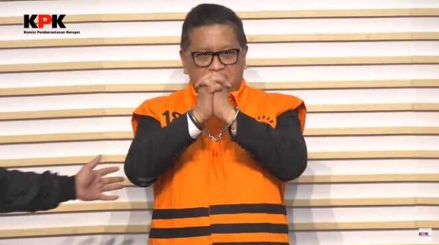 KPK Tahan Hasto Kristiyanto, Tangan Diborgol dan Pakai Rompi Oranye