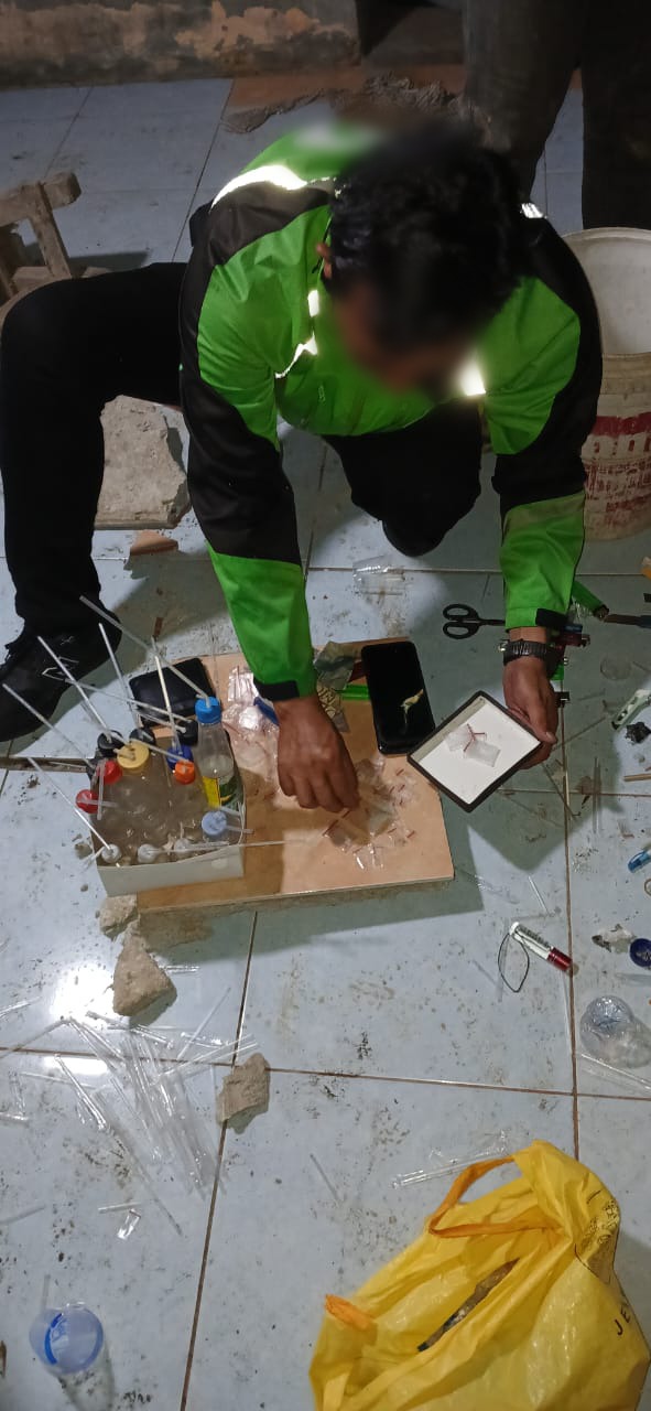 f833ce66a5c46c924358e6945006e92db6d7f490f567f6b39ce2b1763bd4fdff.0