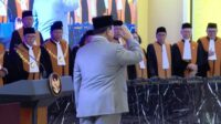 Moment Presiden Prabowo Hormat ke Hakim Saat Ikuti Sidang Istimewa MA: Beban Saudara Sangat Berat