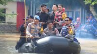 Kapolda Sulsel Beri Bantuan Untuk Warga Korban Banjir