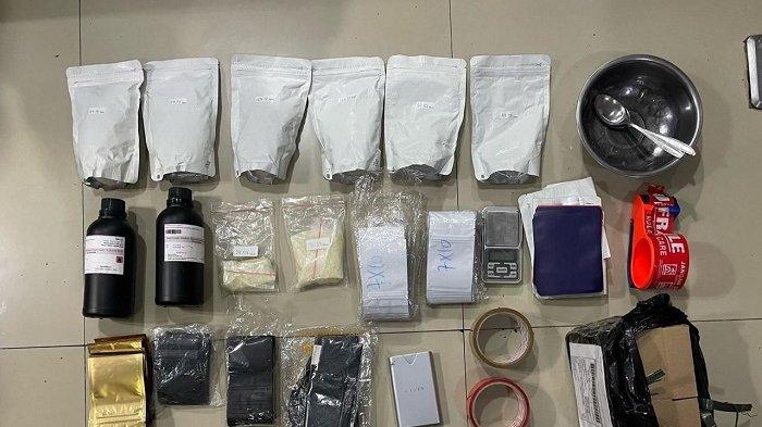 Barang-bukti-72252-gram-tembakau-sintetis-dan-bibit-diduga-tembakau-sintetis