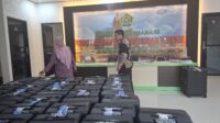 Pastikan Lengkap, Kakankemenag Sinjai Cek Kelengkapan Tas Koper Calon Jamaah Haji Sinjai
