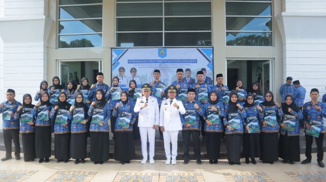Hari Otonomi Daerah ke-29, Diperingati Pemkab Jeneponto, Bupati Serahkan SK Pengangkatan CPNS Formasi Tahun 2024