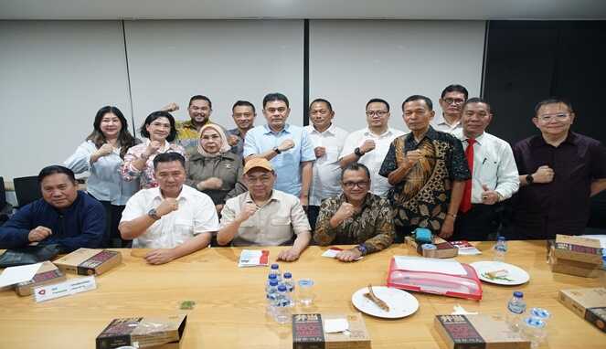 Para inisiator dan pengurus Garuda Asta Cita Nusantara berfoto bersama usai FGD pembentukan tim pendampingan Koperasi Merah Putih Langkah Nyata Garuda Asta Cita Nusantara Kawal Koperasi Merah Putih Berbasis Nasionalisme