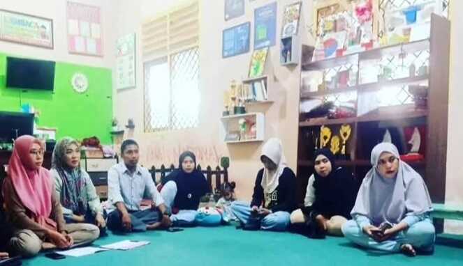 Para anggota Bunda Pustaka SD Negeri Borong Makassar saat mengikuti rapat persiapan pemilihan pengurus baru (Ist) Masa Kepengurusan Segera Berakhir, Bunda Pustaka SD Borong Siapkan Pemilihan Pengurus Baru