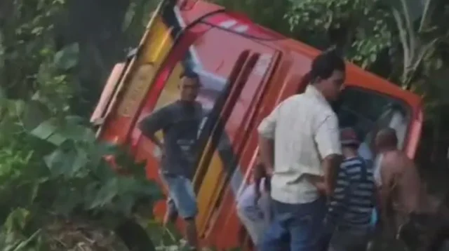 Bus Pariwisata Asal Bogor Kecelakaan Terguling di Pandeglang, 10 Penumpang Terluka