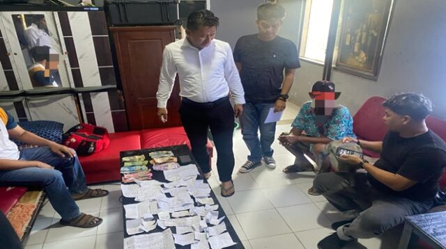 Polres Sinjai Berhasil Gerebek Sarang Togel, Tangkap 3 Pria dan Uang Tunai