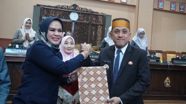 Bupati Paris Menerima LKPJ Tahun 2024 Pada Rapat Paripurna DPRD Jeneponto