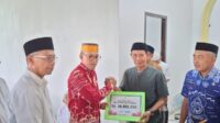 Pemkab Jeneponto Gelar Safari Jum'at ke-2, Bupati Paris Serahkan Bantuan Hibah Untuk Lima Masjid
