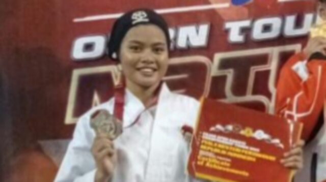 Nur Aulia Hadziqah Siswi SMA 4 Jeneponto Juara 2 Raih Medali Perak Fajar Open Kejurnas Karate Piala Menteri Pertahanan RI
