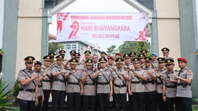 Peringati Hari Bhayangkara ke-79, Polres Soppeng Gelar Upacara Ziarah di TMP Salotungo.0