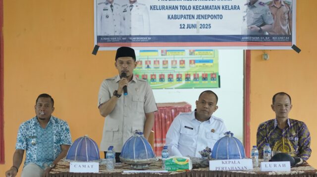 Wabup Jeneponto Serahkan Sertifikat Redistribusi Tanah kepada Warga Kelurahan Tolo Demi Wujudkan Reforma Agraria