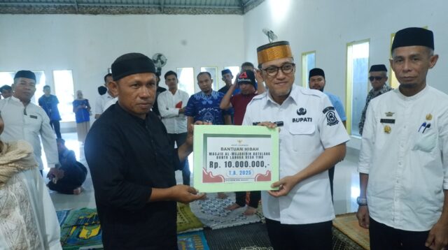 Bupati Jeneponto Safari Jumat, Serahkan Bantuan Masjid Rp 10 Juta di Tino Tarowang