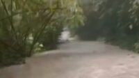 Banjir Bandang Merendam Jalan Poros Desa Polebunging, Kab. Selayar