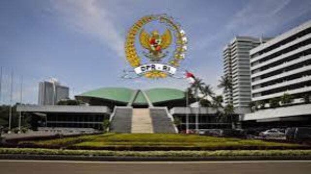 DPR Jangan Buta Bisu Tuli Soal Ijazah Jokowi