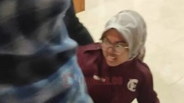 Pengawal Eks Ketua Dewas RSUD Pati, Torang Manurung, Banting Wartawan Kini Dipolisikan-Player-400x225