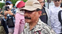 mantan-danjen-kopassus-dewan-pakar-pks-mayjen-tni-purn-soenarko-perwakilan-massa-pendemo-di-kpu